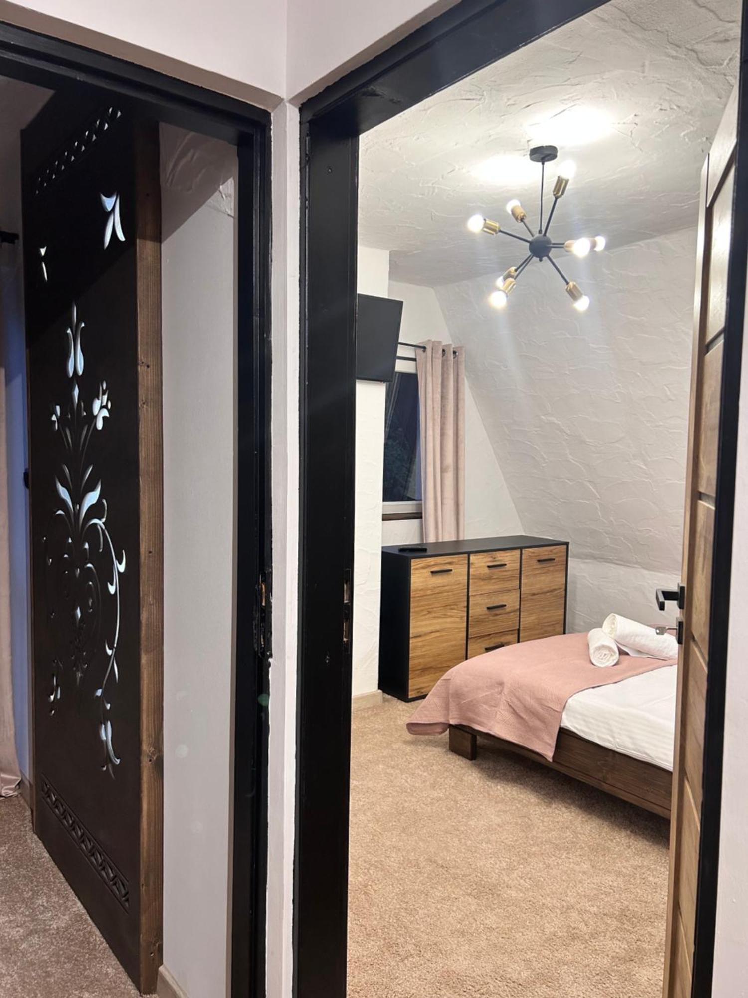 Apartament Melania ポロニン エクステリア 写真